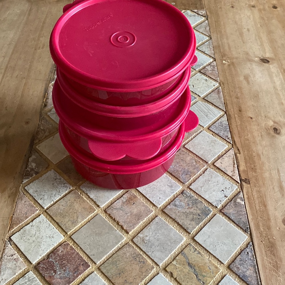 🔥🔥🔥🔥🔥Tupperware containers all red 🔥🔥🔥🔥🔥